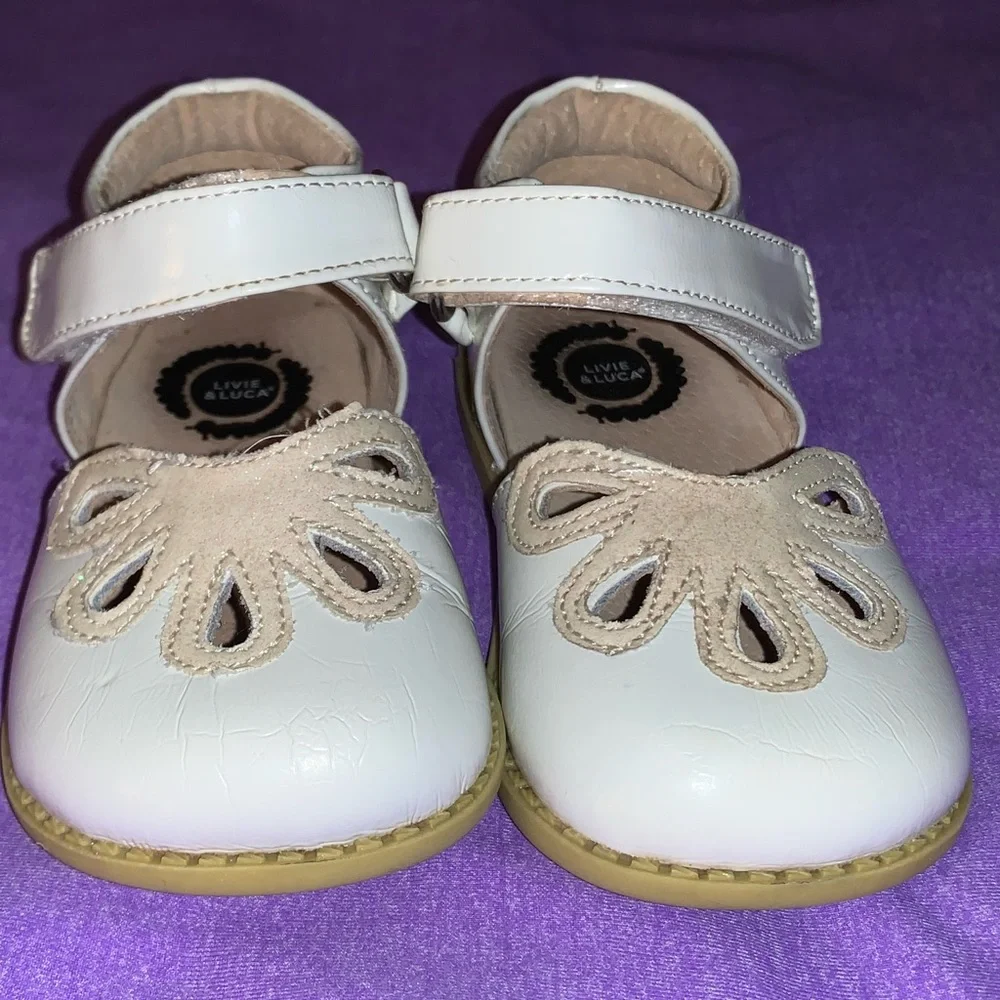 LIVIE & LUCA GIRLS white Matilda Jane  dress shoes size 7